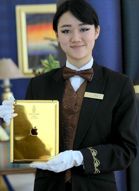 Золотой iPad с логотипом Burj Al Arab
